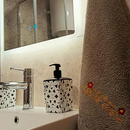 Lepi Jova Jezero Lägenhet